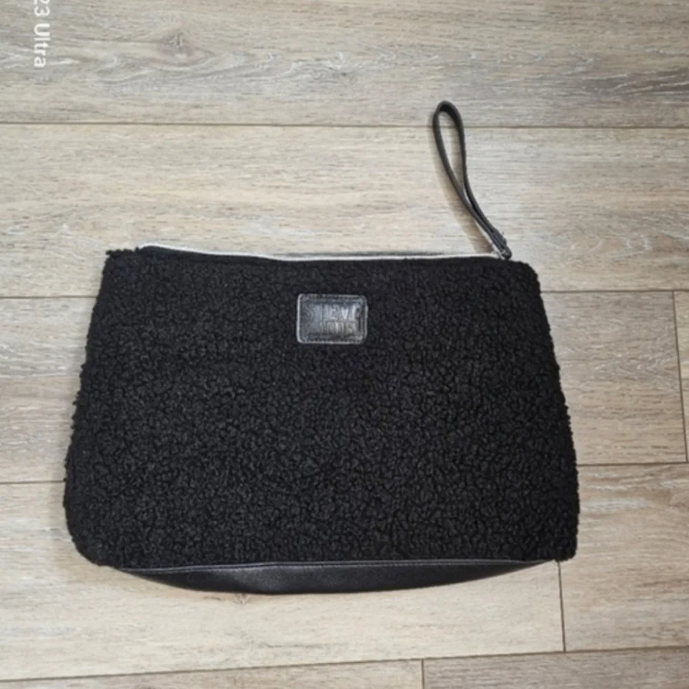 Black Sherpa Laptop Bag